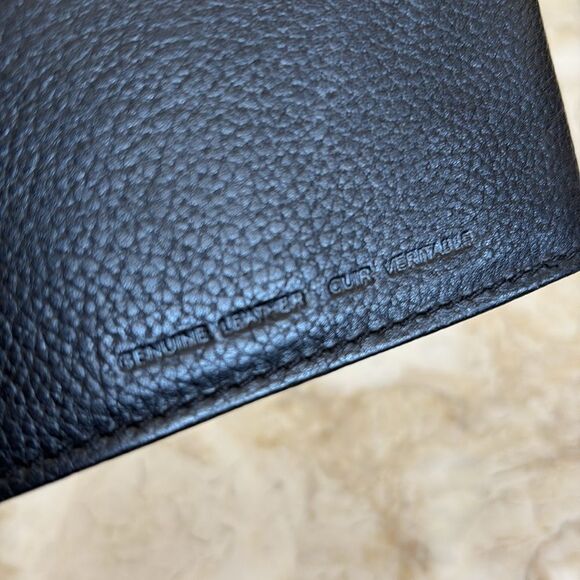 SwissGear Leather Passport & Card Holder - Picture 5 of 10